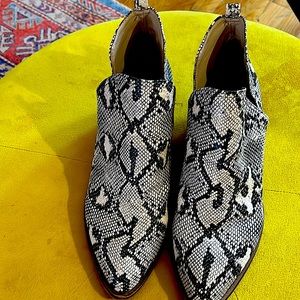 CL Laundry White and black snakeskin ankle boots 8.5 rubber soles. Gently worn.
